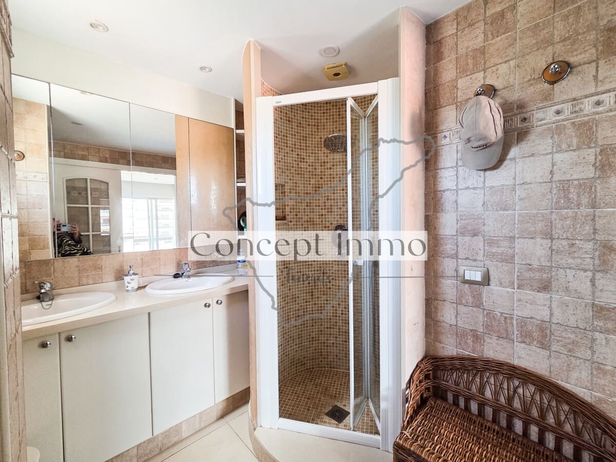 3 bedroom Flat for sale in Los Cristianos with pool - € 435,000 (Ref: 9844589)