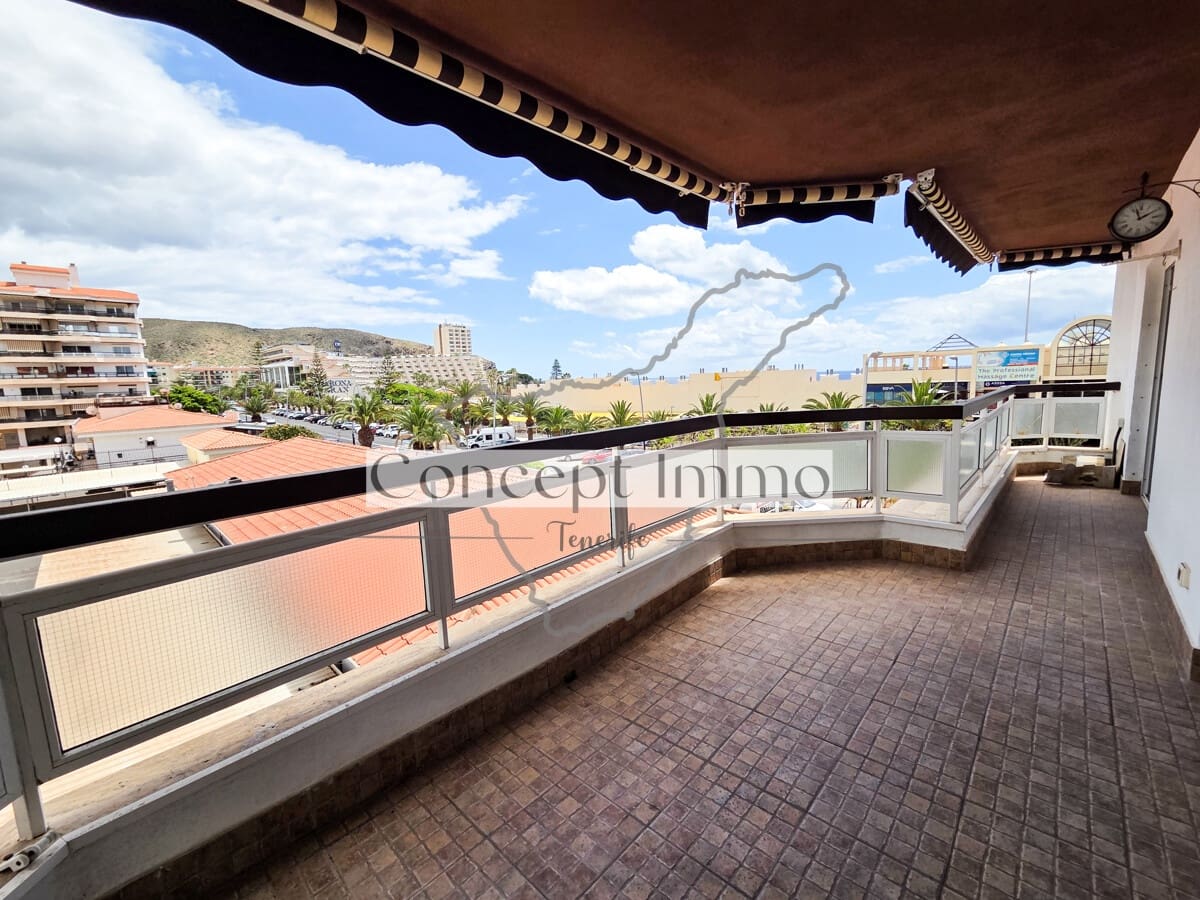 3 bedroom Flat for sale in Los Cristianos with pool - € 435,000 (Ref: 9844589)