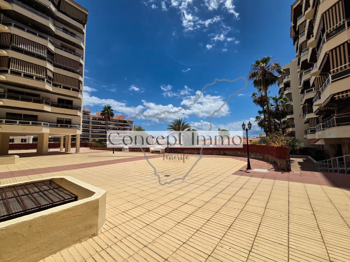 3 bedroom Flat for sale in Los Cristianos with pool - € 435,000 (Ref: 9844589)