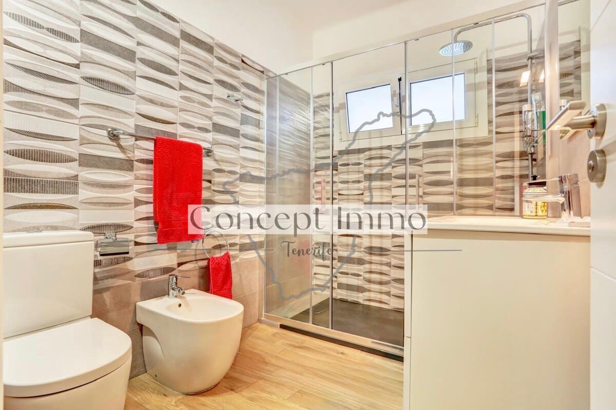 3 bedroom Townhouse for sale in Costa del Silencio with garage - € 530,000 (Ref: 9935320)