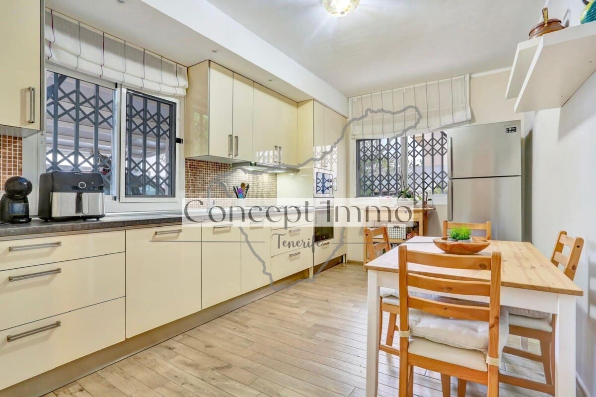3 bedroom Townhouse for sale in Costa del Silencio with garage - € 530,000 (Ref: 9935320)