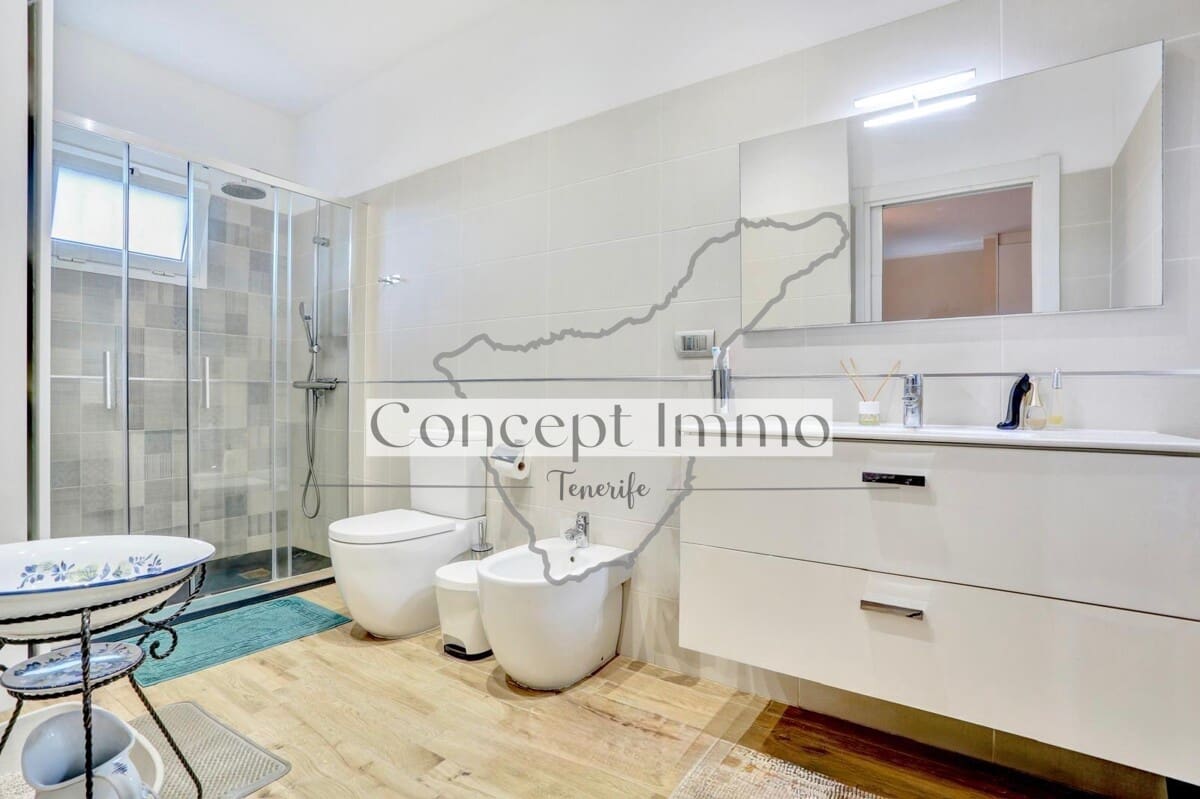 3 bedroom Townhouse for sale in Costa del Silencio with garage - € 530,000 (Ref: 9935320)