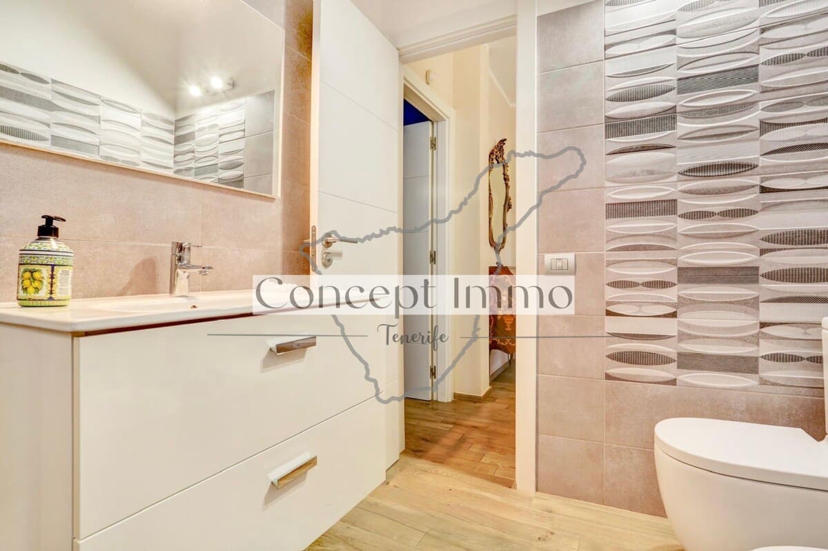 3 bedroom Townhouse for sale in Costa del Silencio with garage - € 530,000 (Ref: 9935320)