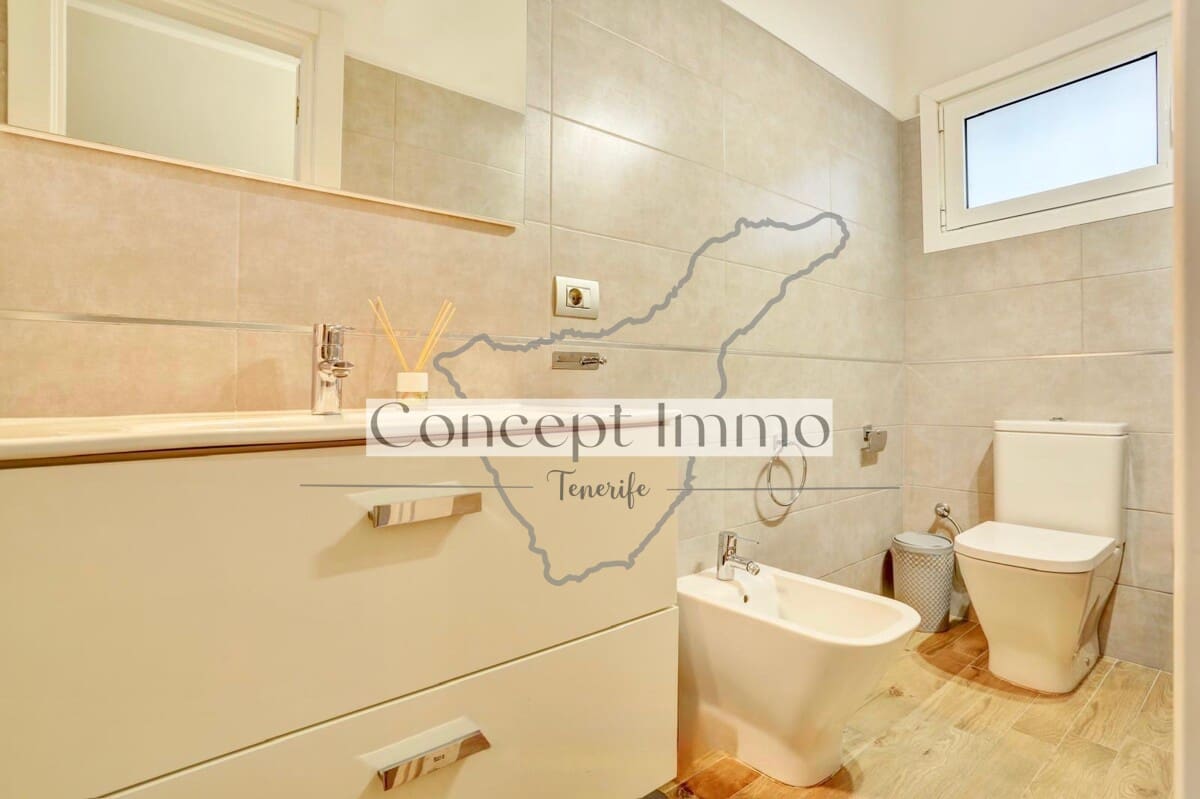 3 bedroom Townhouse for sale in Costa del Silencio with garage - € 530,000 (Ref: 9935320)
