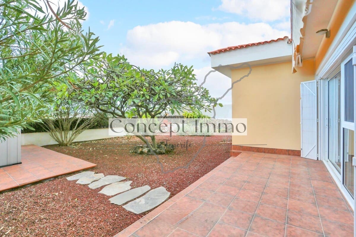 3 bedroom Townhouse for sale in Costa del Silencio with garage - € 530,000 (Ref: 9935320)