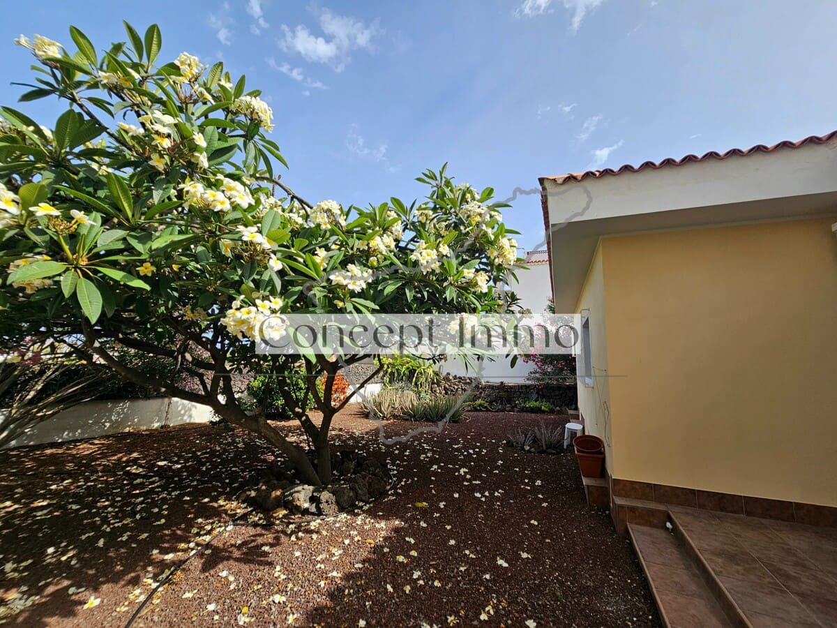 3 bedroom Townhouse for sale in Costa del Silencio with garage - € 530,000 (Ref: 9935320)