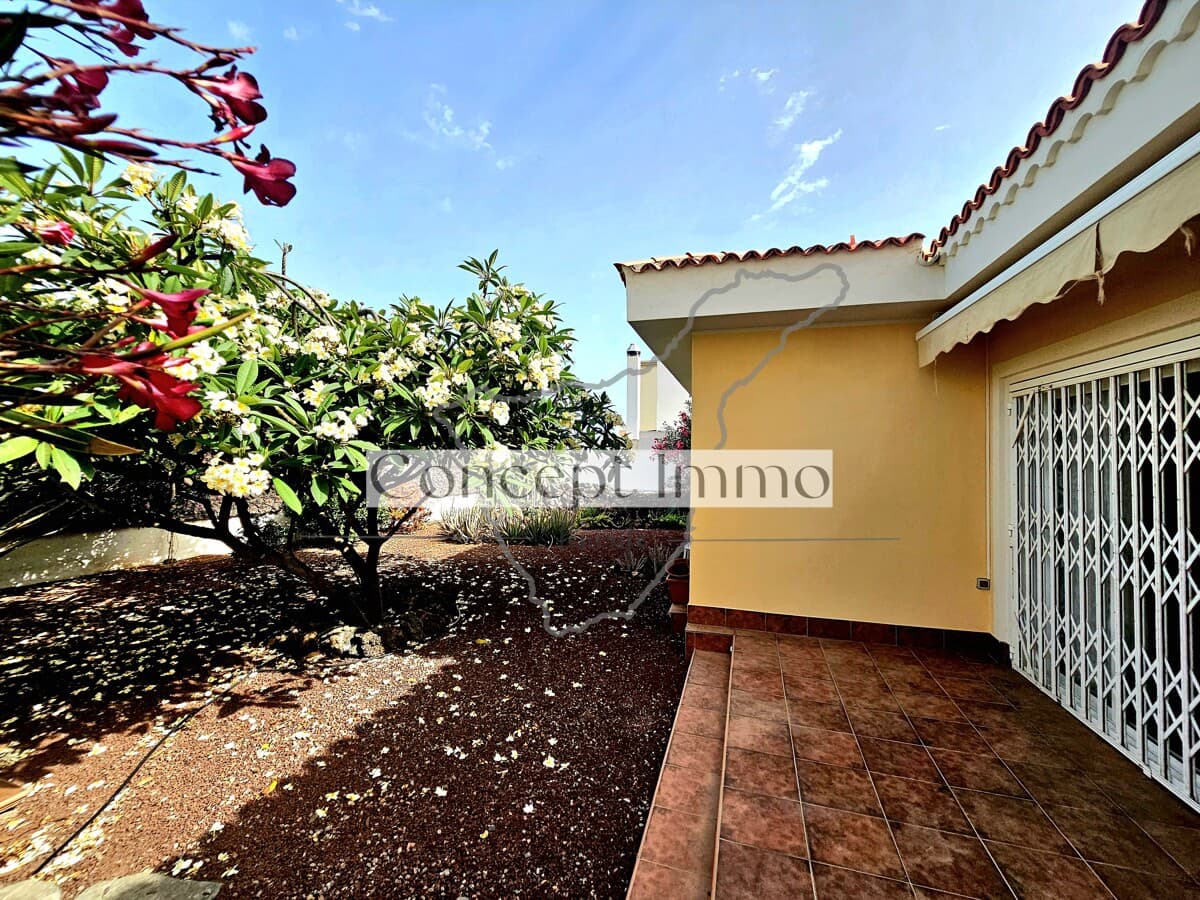 3 bedroom Townhouse for sale in Costa del Silencio with garage - € 530,000 (Ref: 9935320)
