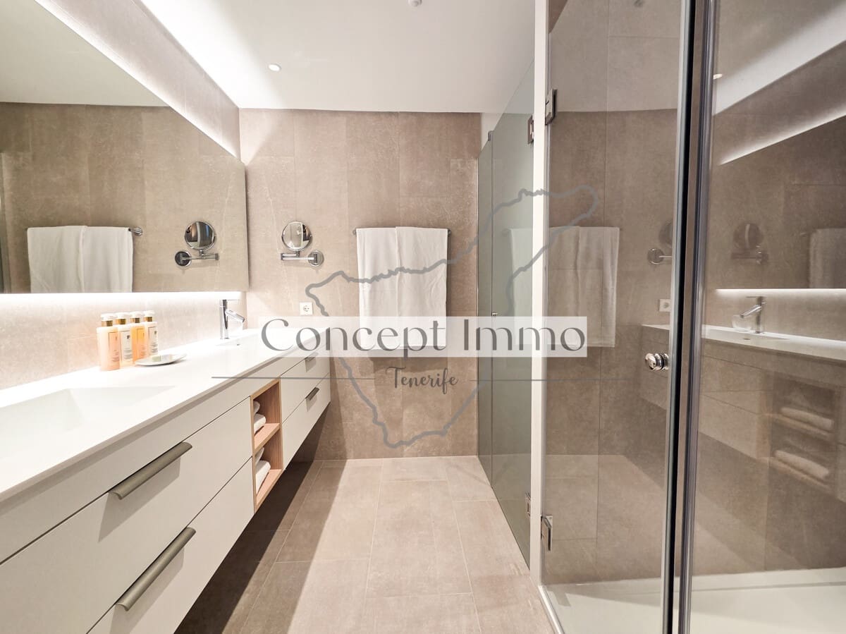 2 chambre Appartement à vendre à Guia de Isora avec piscine garage - 1 150 000 € (Ref: 9941576)