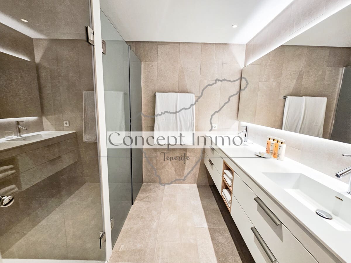 2 chambre Appartement à vendre à Guia de Isora avec piscine garage - 1 150 000 € (Ref: 9941576)