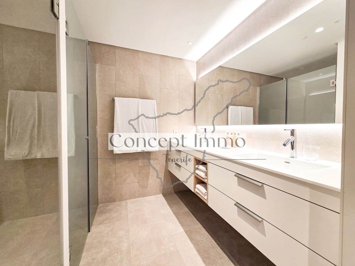 2 chambre Appartement à vendre à Guia de Isora avec piscine garage - 1 150 000 € (Ref: 9941576)