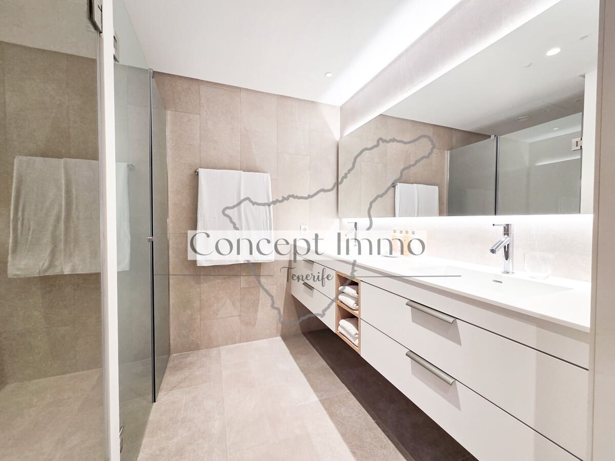 2 chambre Appartement à vendre à Guia de Isora avec piscine garage - 1 150 000 € (Ref: 9941576)