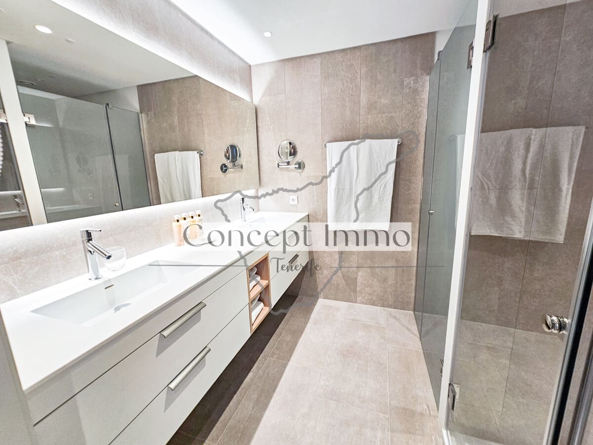 2 chambre Appartement à vendre à Guia de Isora avec piscine garage - 1 150 000 € (Ref: 9941576)