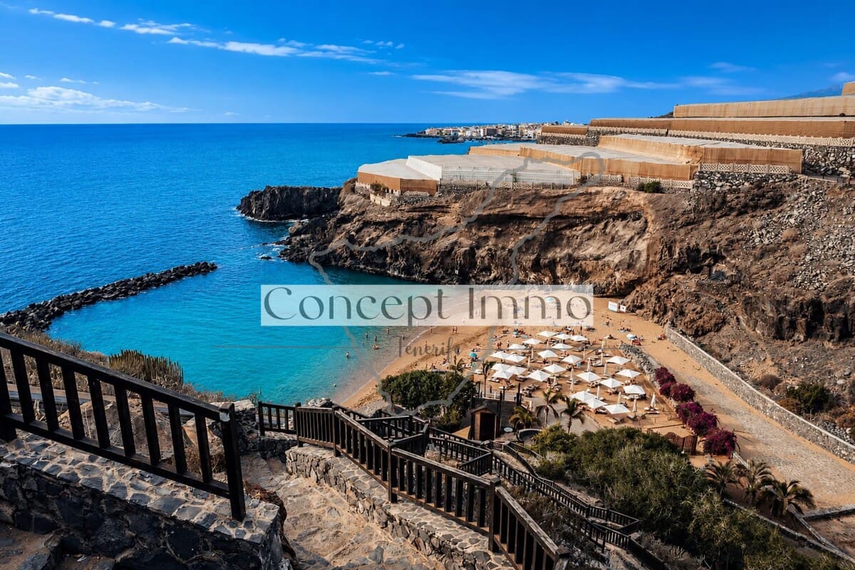 2 chambre Appartement à vendre à Guia de Isora avec piscine garage - 1 150 000 € (Ref: 9941576)