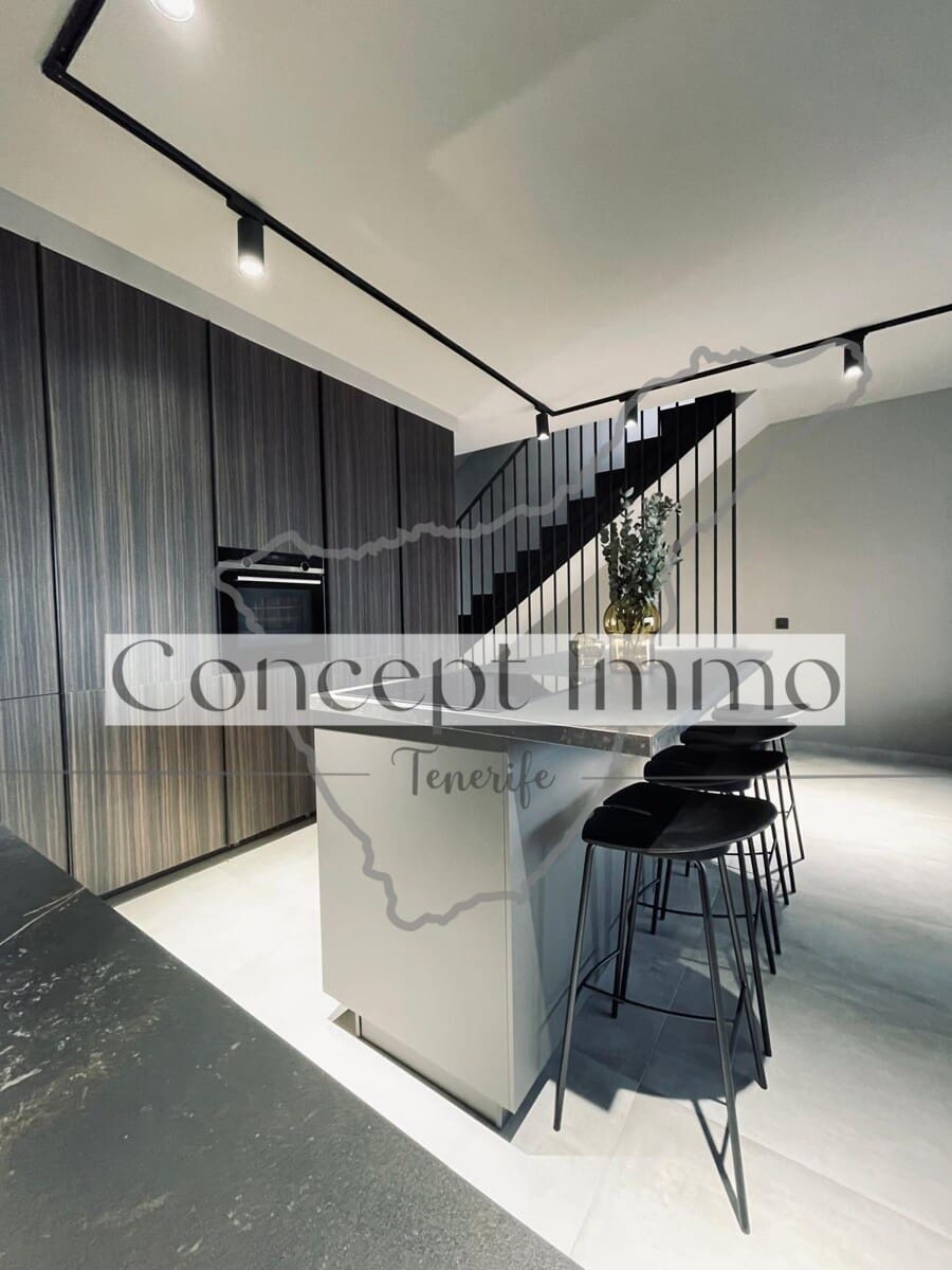 3 quarto Moradia em Banda para venda em La Caleta Adeje com piscina garagem - 1 195 000 € (Ref: 9964567)