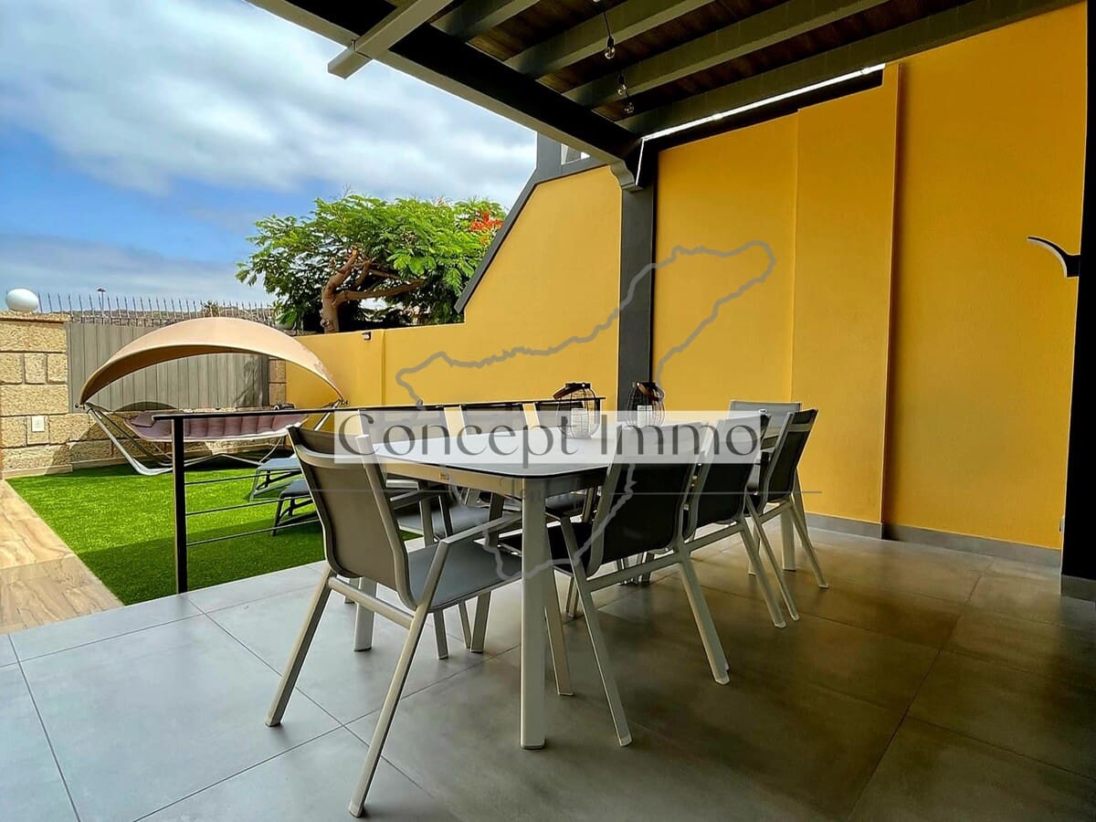 3 soverom Rekkehus til salgs i La Caleta Adeje med svømmebasseng garasje - € 1 195 000 (Ref: 9964567)
