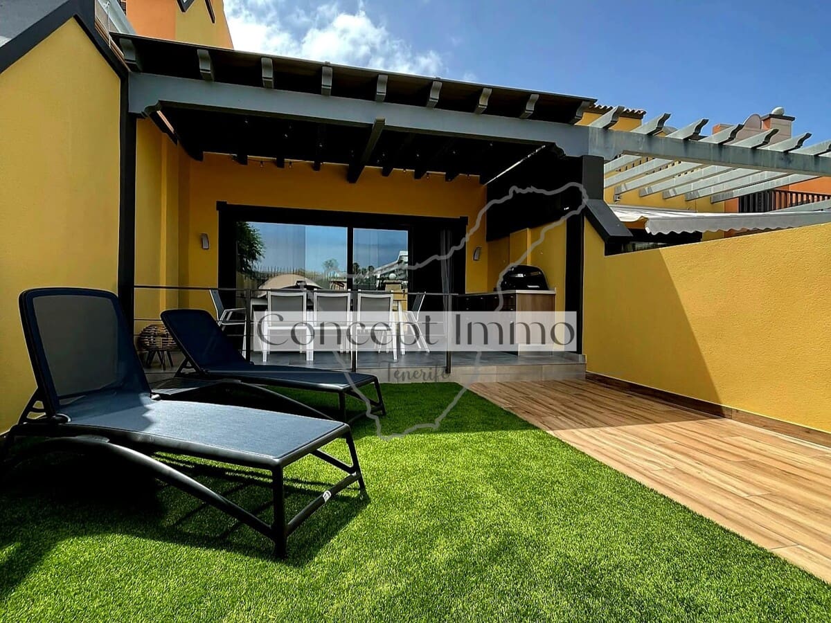 3 soverom Rekkehus til salgs i La Caleta Adeje med svømmebasseng garasje - € 1 195 000 (Ref: 9964567)