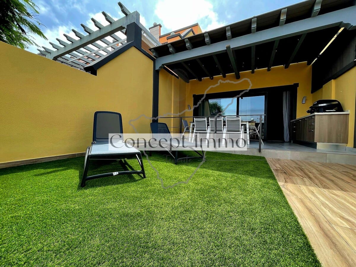 3 soverom Rekkehus til salgs i La Caleta Adeje med svømmebasseng garasje - € 1 195 000 (Ref: 9964567)