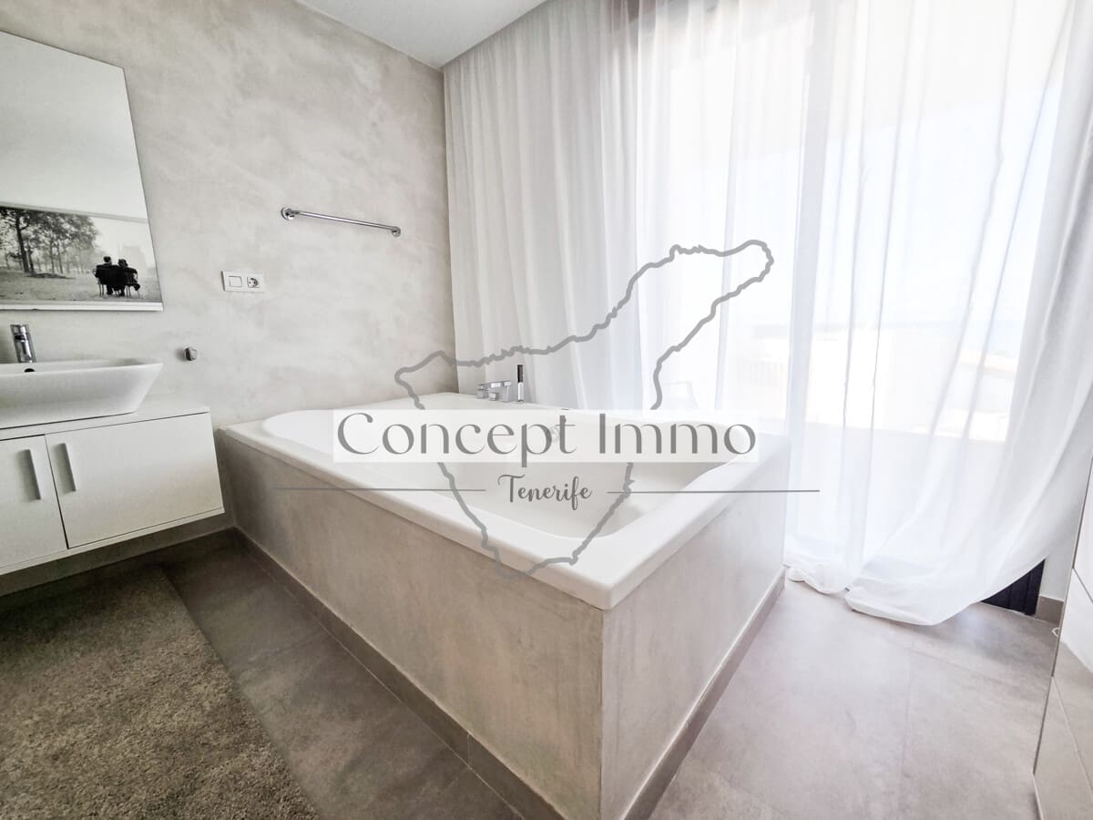 2 sovrum Radhus till salu i La Caleta Adeje med pool garage - 1 345 000 € (Ref: 9972777)