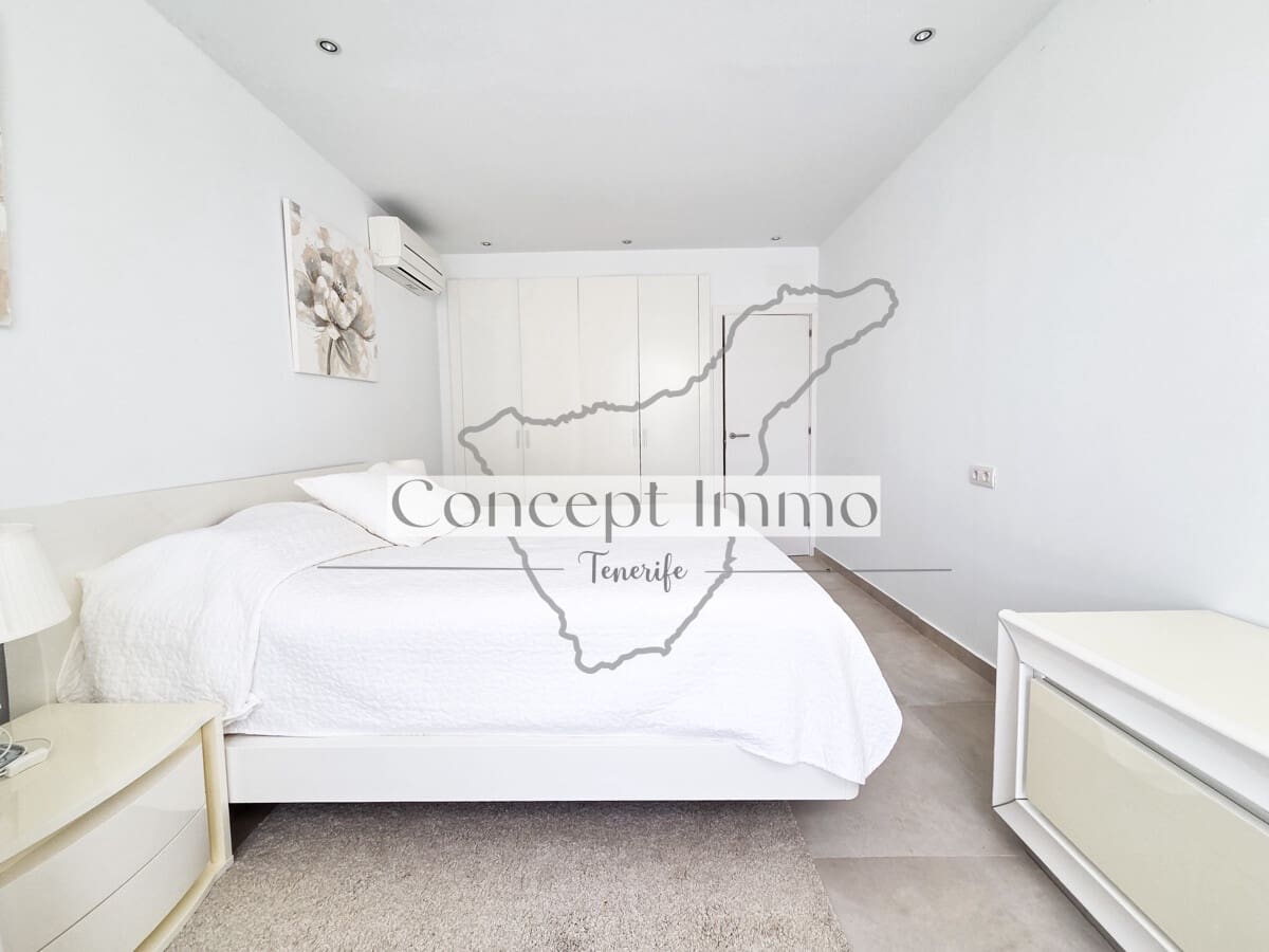 2 sovrum Radhus till salu i La Caleta Adeje med pool garage - 1 345 000 € (Ref: 9972777)