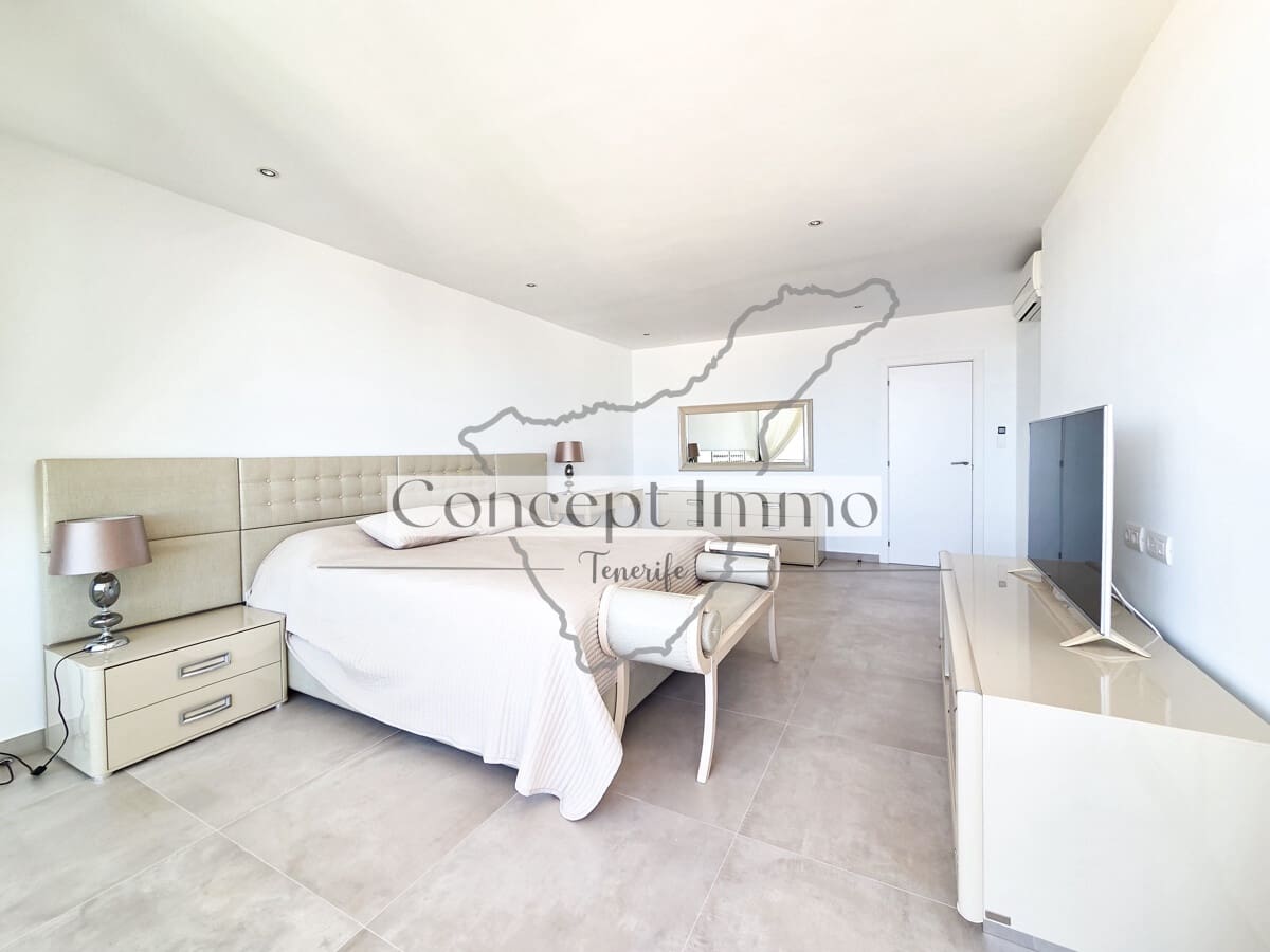 2 sovrum Radhus till salu i La Caleta Adeje med pool garage - 1 345 000 € (Ref: 9972777)