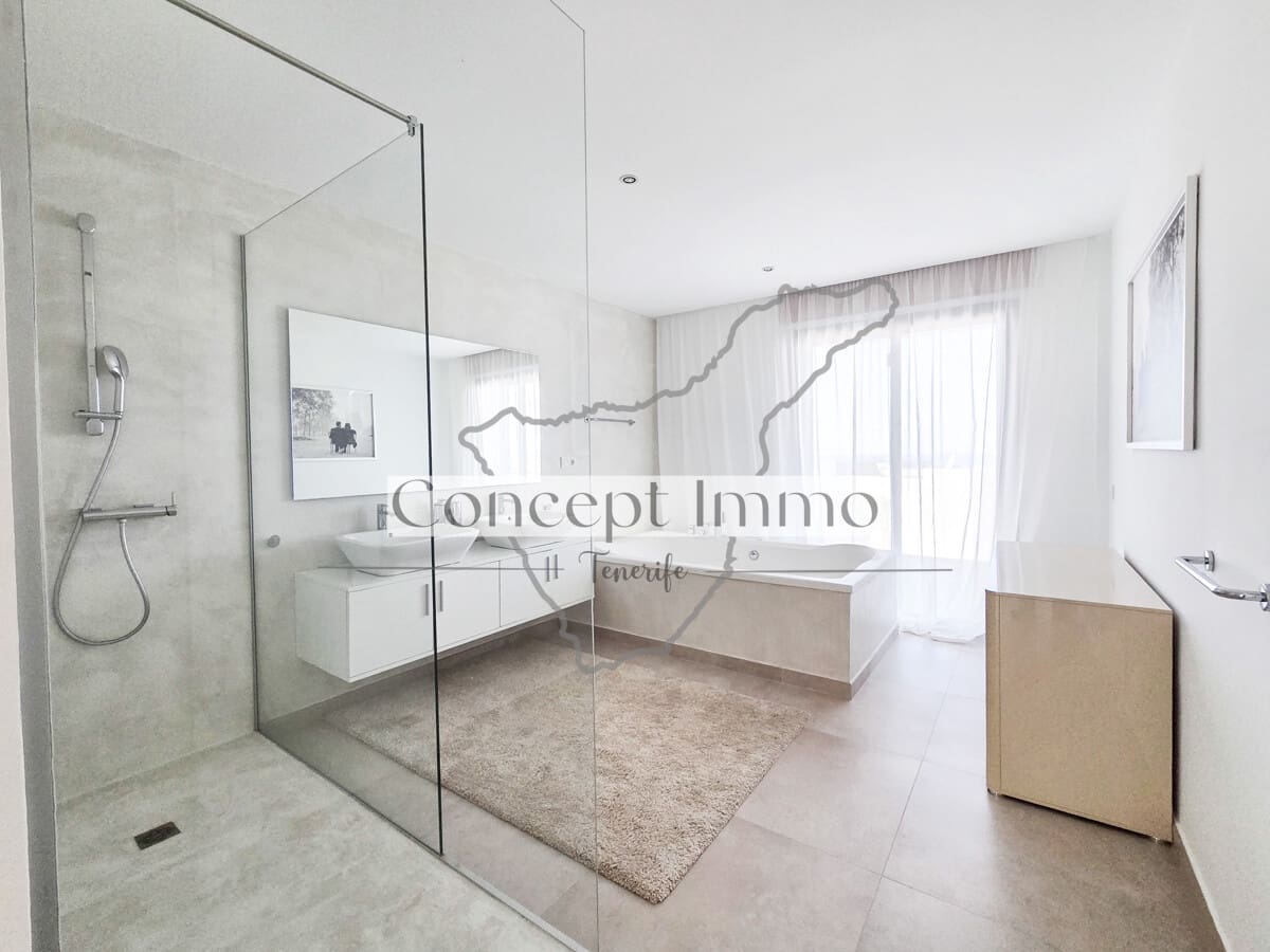 2 sovrum Radhus till salu i La Caleta Adeje med pool garage - 1 345 000 € (Ref: 9972777)