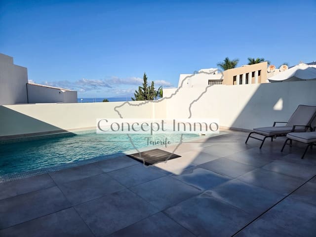 2 slaapkamer Rijtjeshuis te koop in La Caleta Adeje, Adeje met zwembad garage - € 1.345.000 (Ref: 9972777)