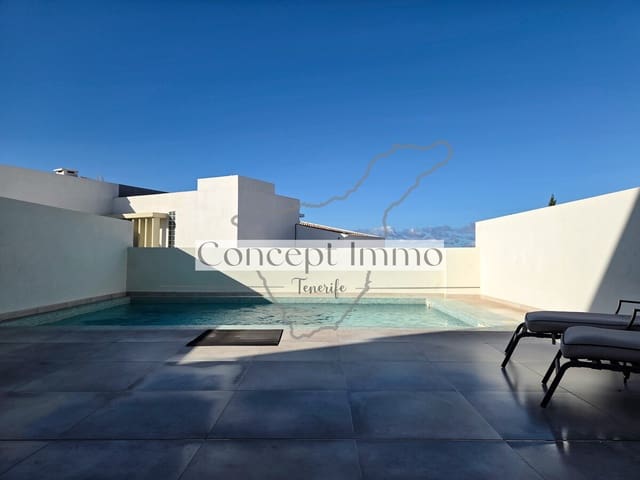 2 slaapkamer Rijtjeshuis te koop in La Caleta Adeje, Adeje met zwembad garage - € 1.345.000 (Ref: 9972777)