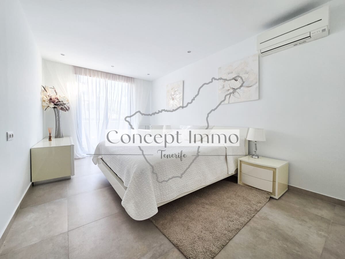 2 sovrum Radhus till salu i La Caleta Adeje med pool garage - 1 345 000 € (Ref: 9972777)