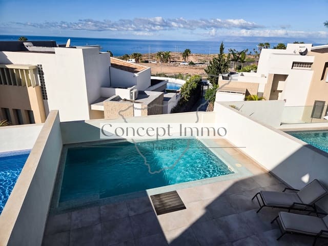 2 slaapkamer Rijtjeshuis te koop in La Caleta Adeje, Adeje met zwembad garage - € 1.345.000 (Ref: 9972777)