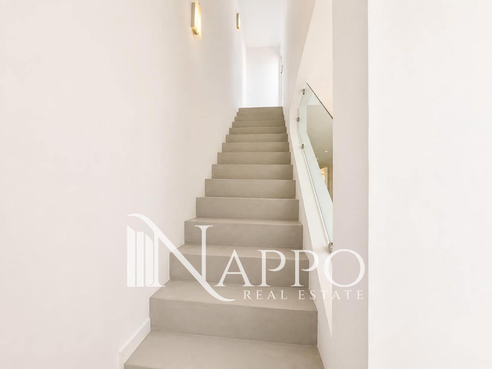 2 bedroom Penthouse for sale in Palma de Mallorca with pool - € 495,000 (Ref: 10001054)