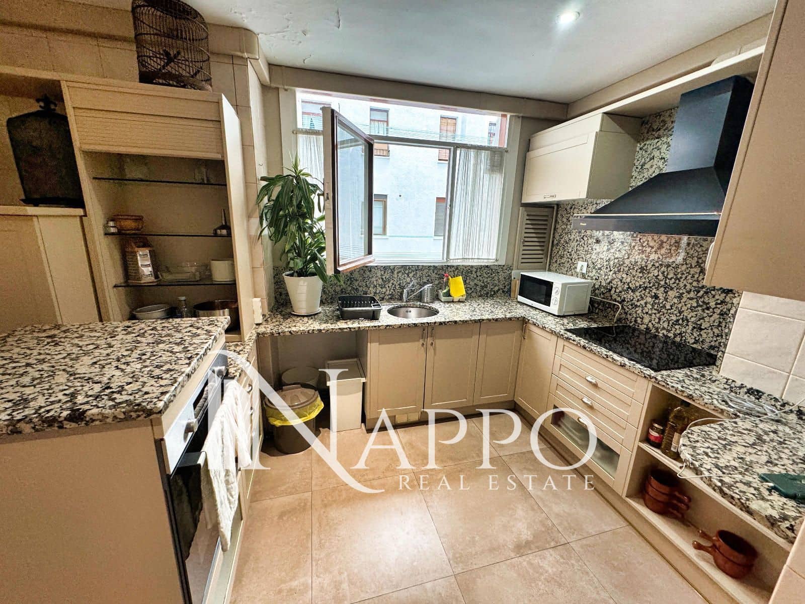 3 Zimmer Wohnung zu vermieten in Madrid Stadt - 2.200 € (Ref: 10001334)