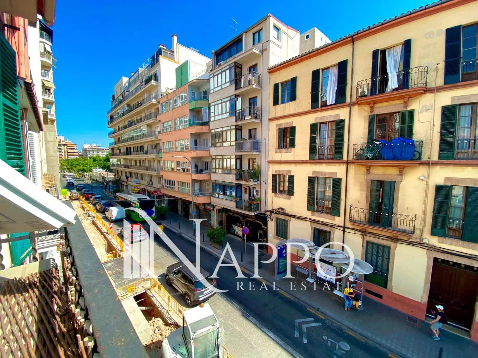 3 slaapkamer Flat te huur in Palma de Mallorca met garage - € 1.800 (Ref: 10012477)