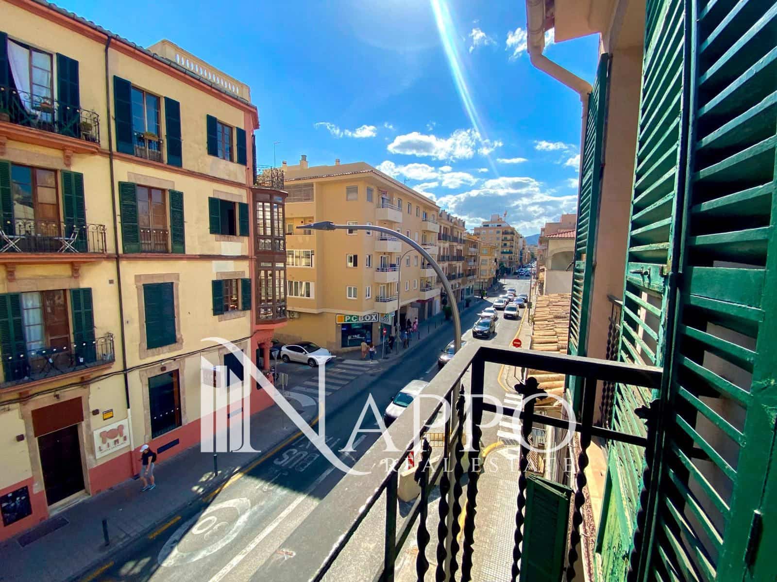 3 slaapkamer Flat te huur in Palma de Mallorca met garage - € 1.800 (Ref: 10012477)