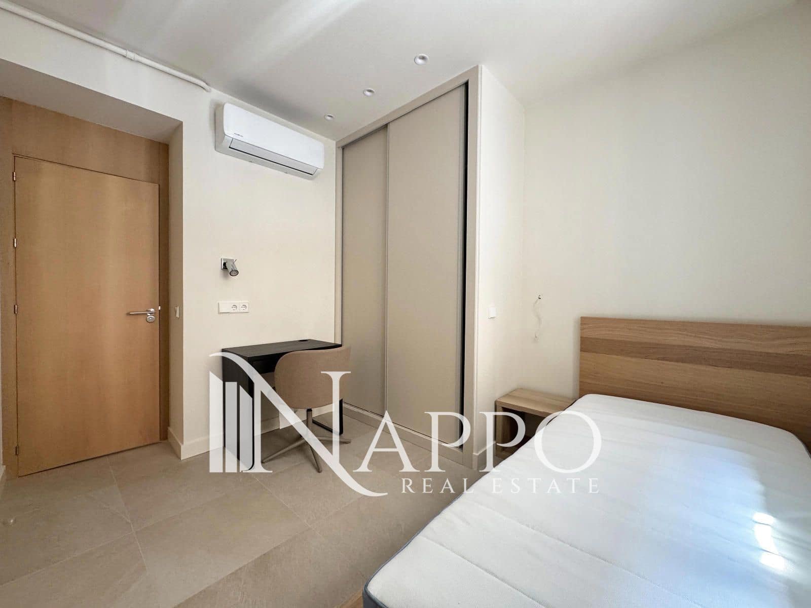 Appartement de 4 chambres à louer à Madrid ville - 750 € (Ref: 10033071)