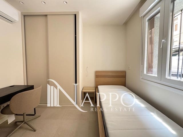 Appartement de 4 chambres à louer à Madrid ville - 750 € (Ref: 10033071)