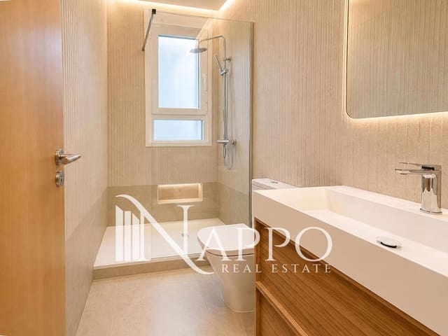 Appartement de 4 chambres à louer à Madrid ville - 750 € (Ref: 10033071)