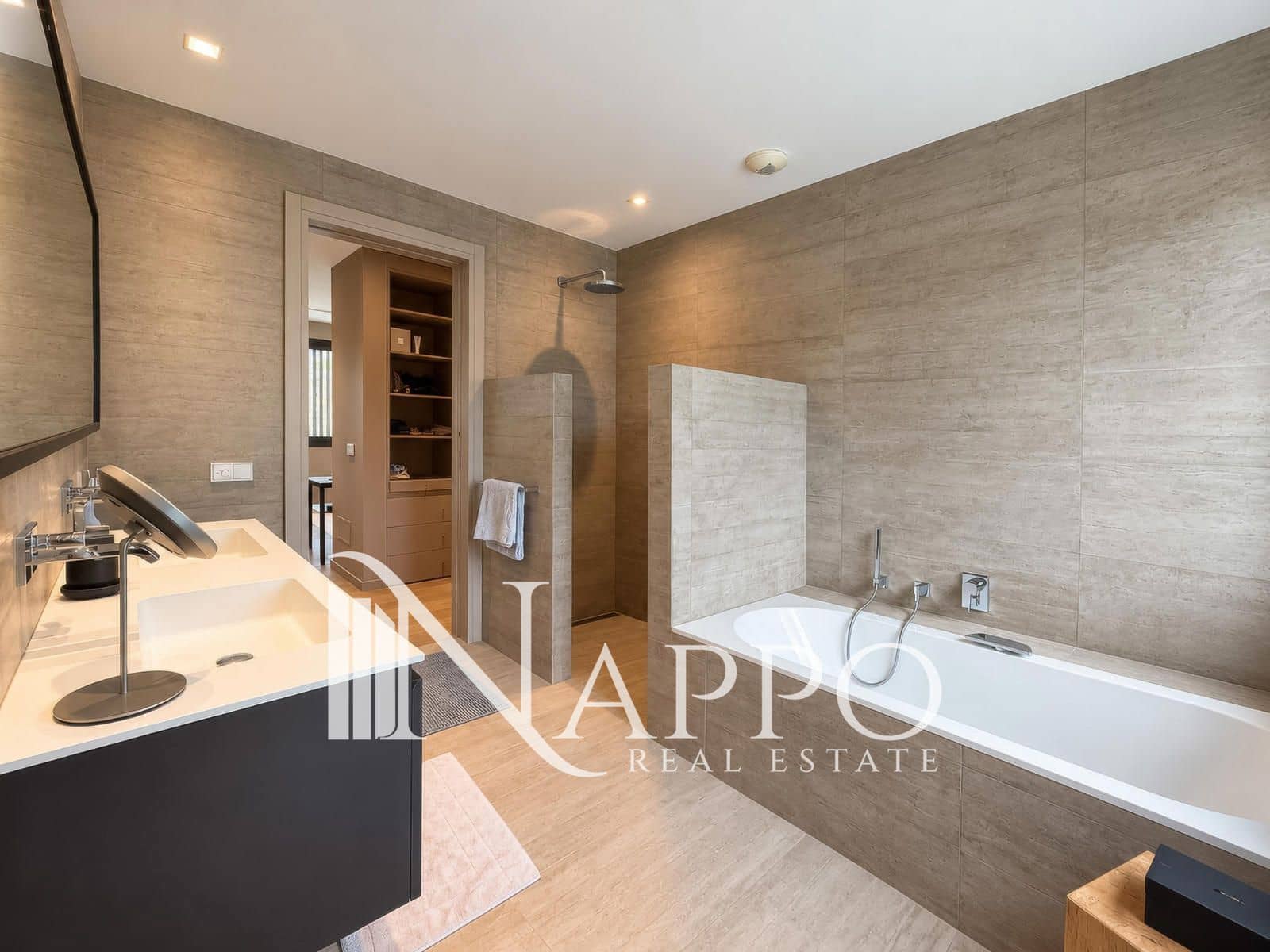6 bedroom Villa for sale in Santa Ponsa with pool garage - € 4,995,000 (Ref: 10034235)