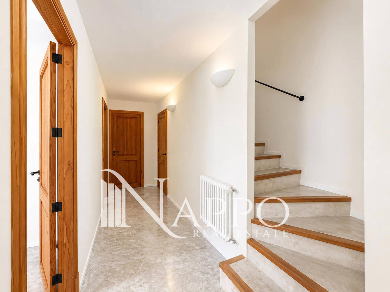 4 sypialnia Dom na sprzedaż w Genova z basenem garażem - 1 300 000 € (Ref: 10109943)