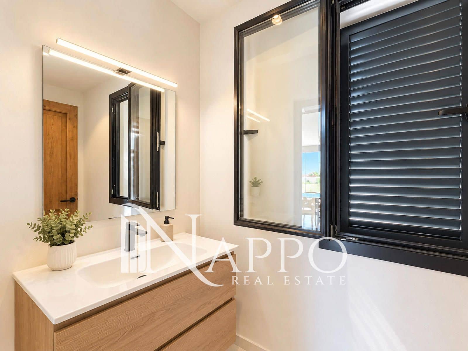 4 sypialnia Dom na sprzedaż w Genova z basenem garażem - 1 300 000 € (Ref: 10109943)