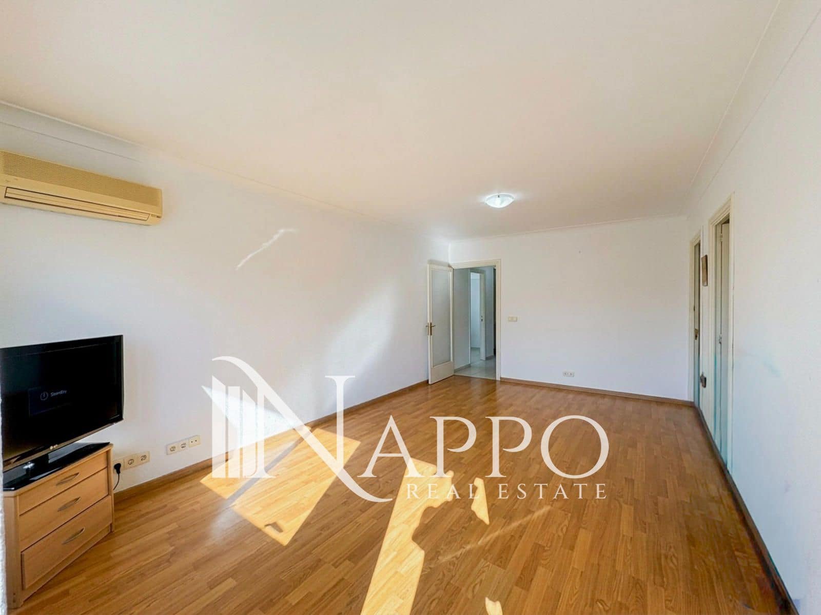 3 bedroom Flat for sale in Palma de Mallorca - € 290,000 (Ref: 10163627)
