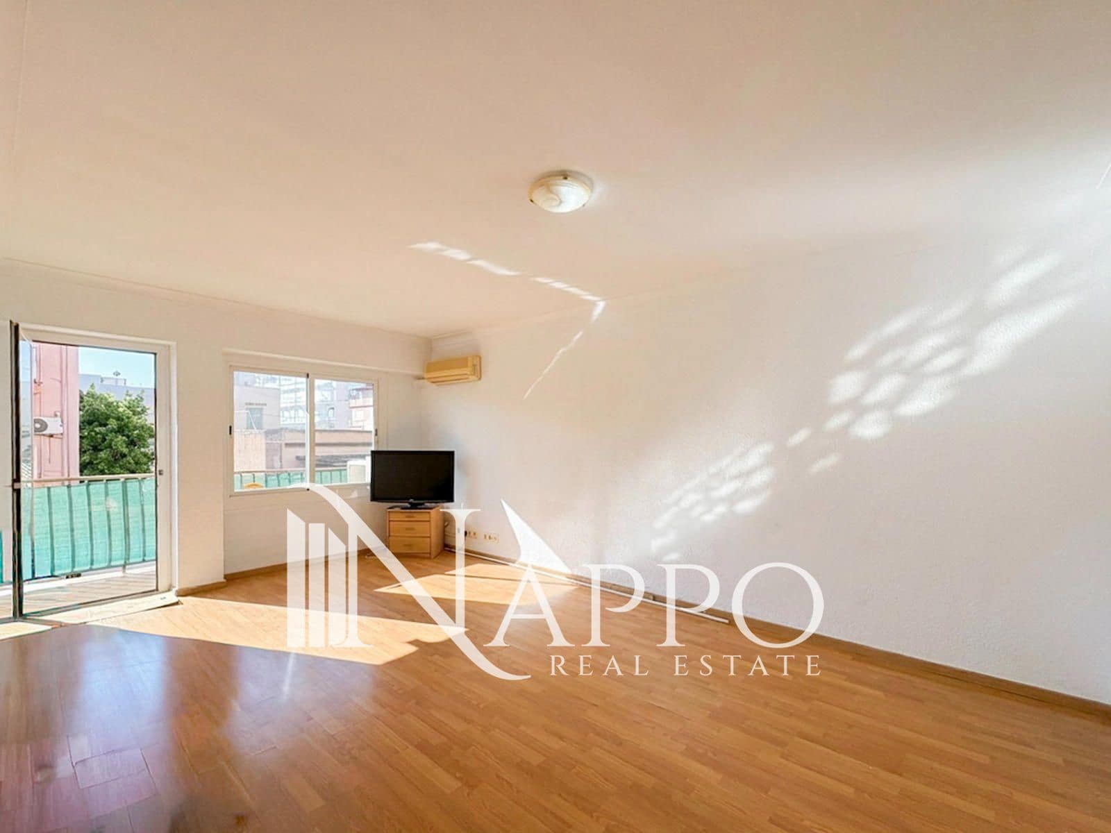 3 bedroom Flat for sale in Palma de Mallorca - € 290,000 (Ref: 10163627)