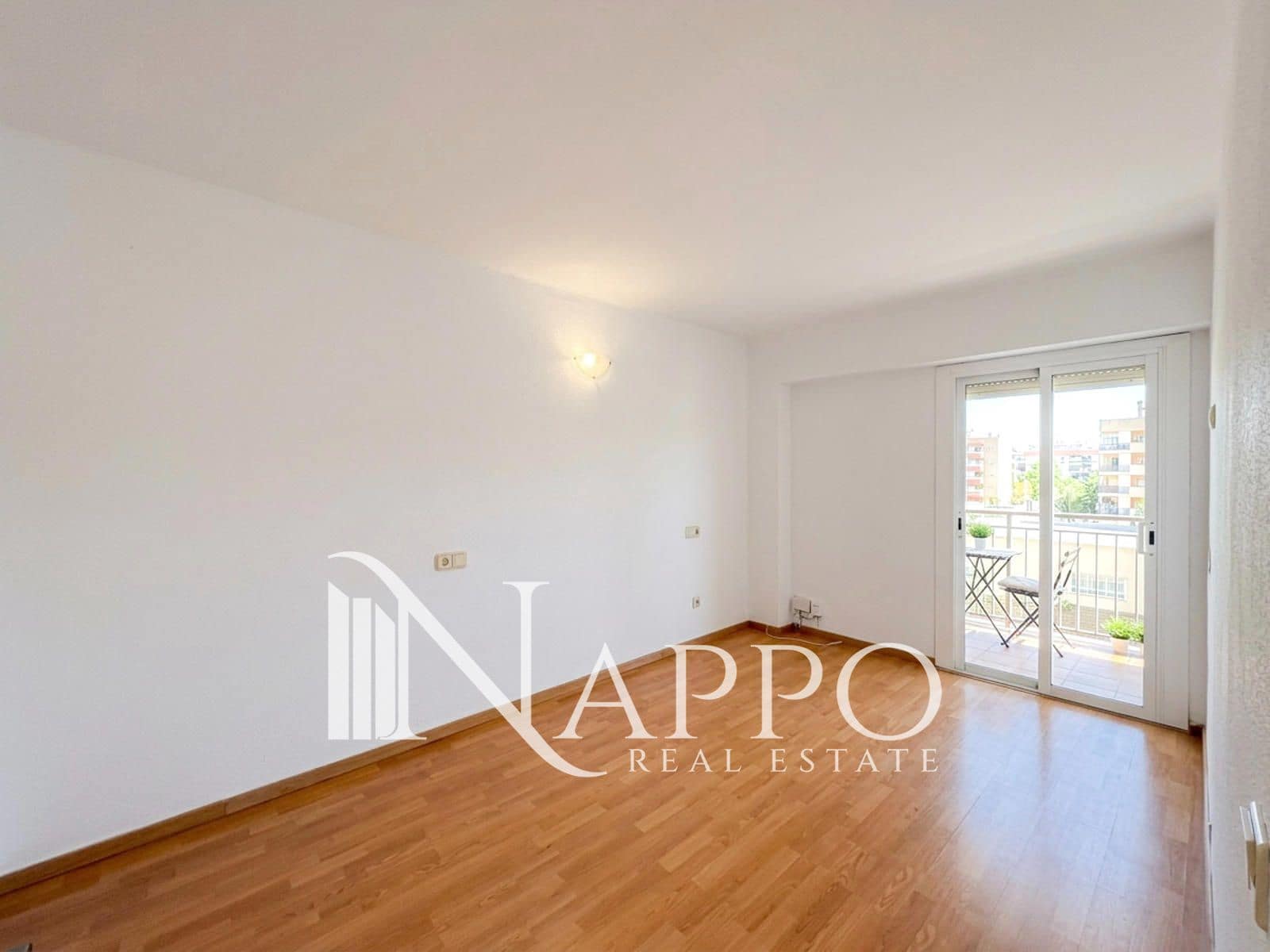3 bedroom Flat for sale in Palma de Mallorca - € 290,000 (Ref: 10163627)