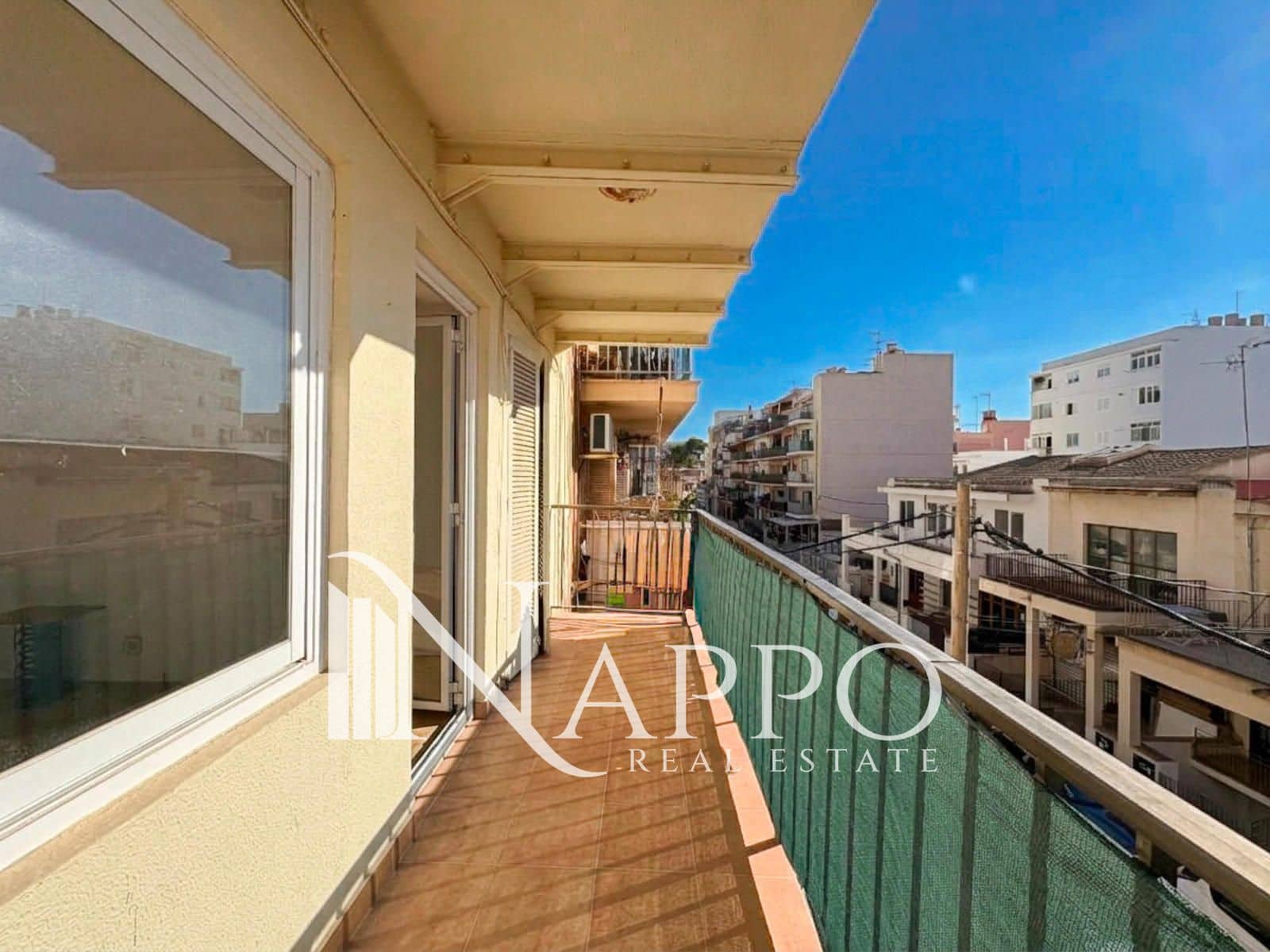 3 bedroom Flat for sale in Palma de Mallorca - € 290,000 (Ref: 10163627)