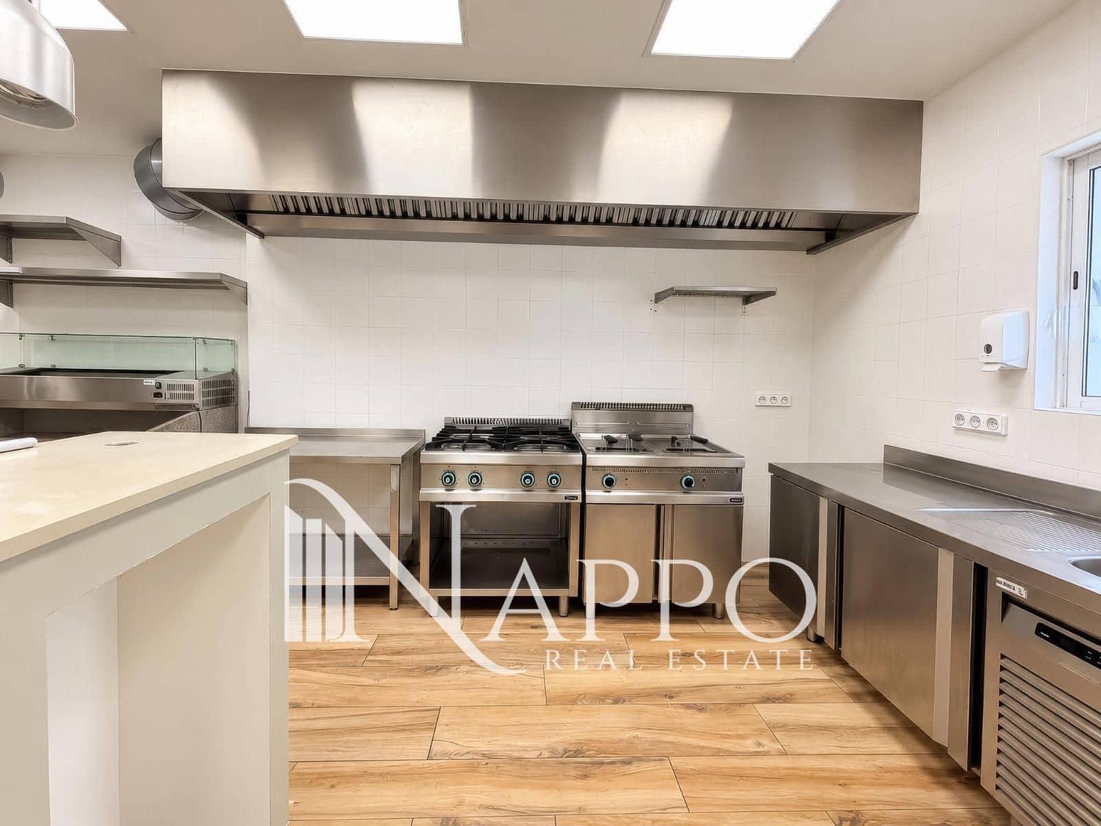 Commercial for sale in Cala Mayor - € 690,000 (Ref: 10179497)