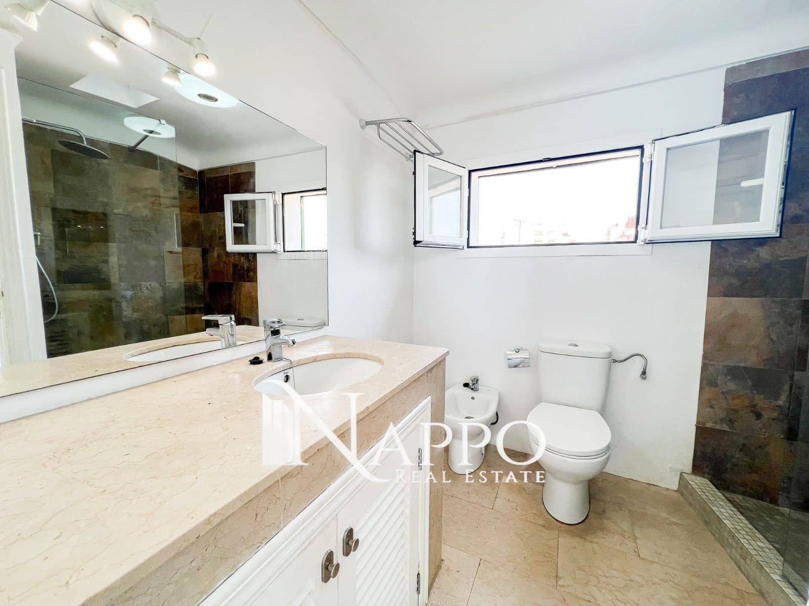 2 bedroom Penthouse for rent in Palma de Mallorca - € 1,350 (Ref: 7685979)