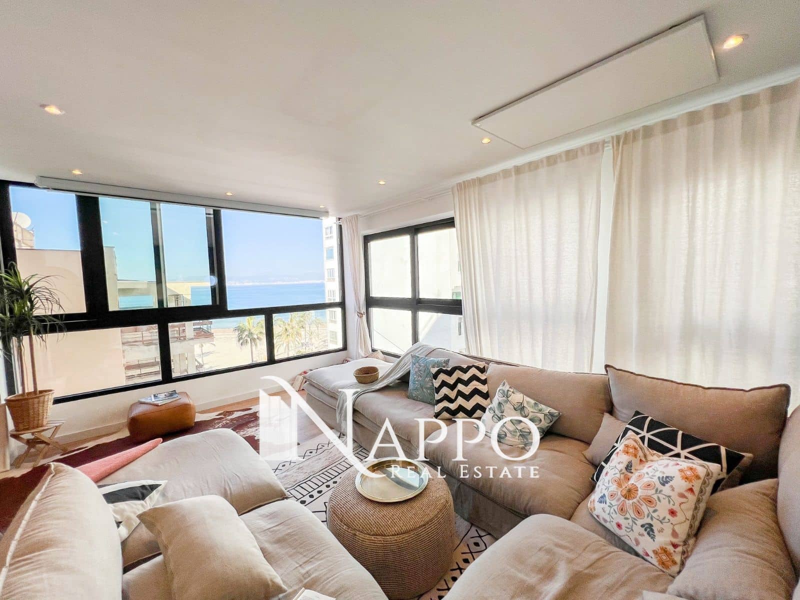 3 slaapkamer Flat te huur in L'Arenal / S'Arenal - € 2.100 (Ref: 7740865)