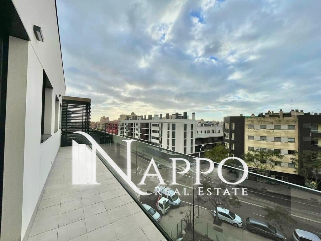 4 soveværelse Penthouse til leje i Palma de Mallorca med swimmingpool garage - € 2.400 (Ref: 8040717)