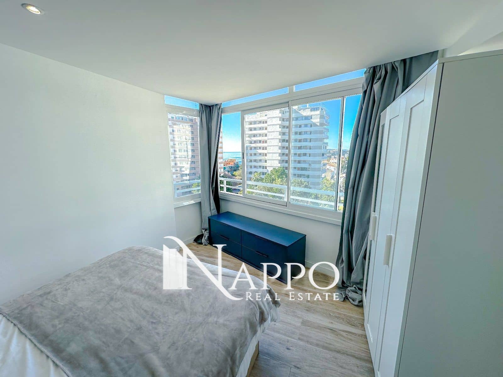 Flat for rent in Cala Mayor - € 1,050 (Ref: 8176794)