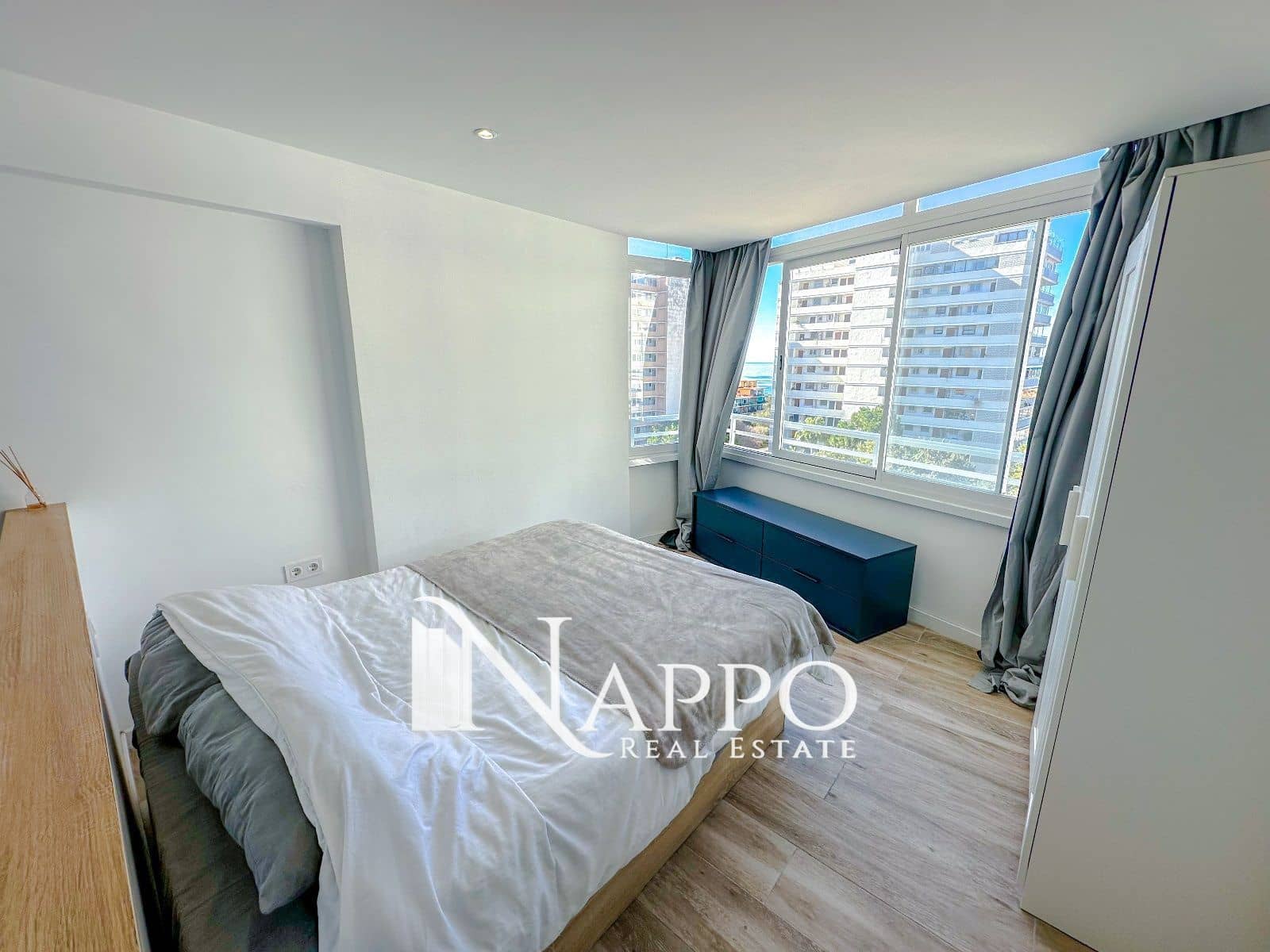 Flat for rent in Cala Mayor - € 1,050 (Ref: 8176794)