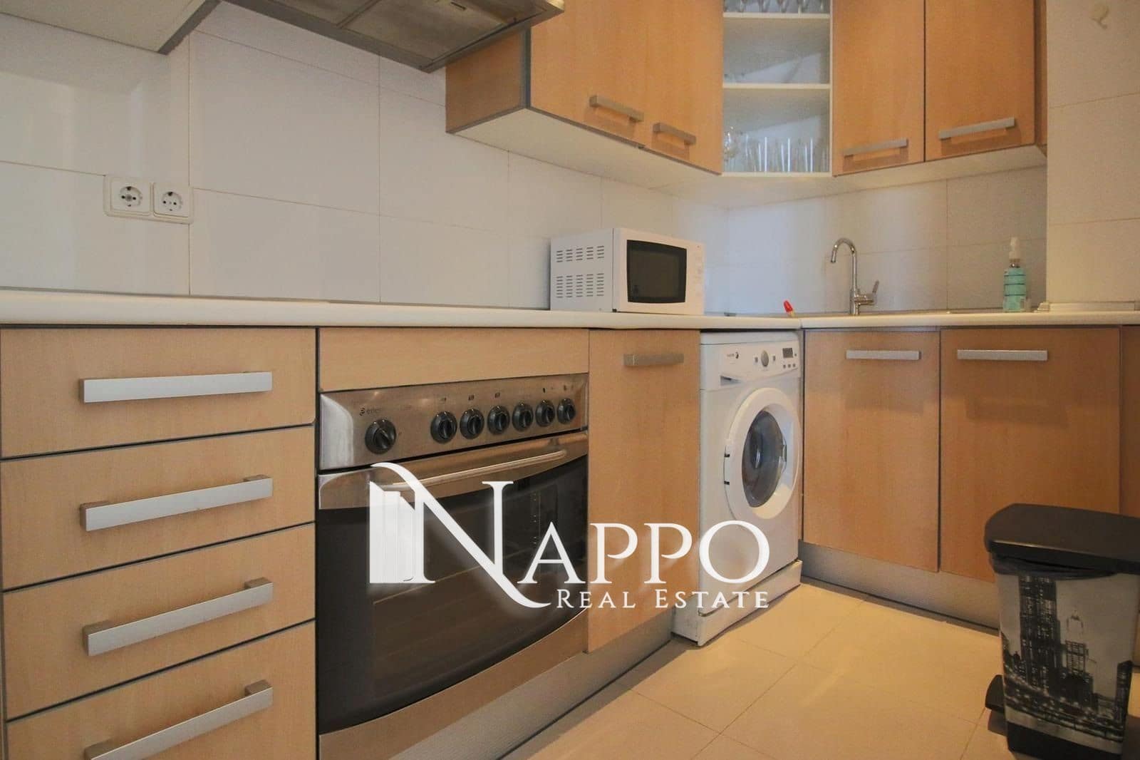 2 slaapkamer Flat te huur in Cala Mayor - € 2.000 (Ref: 8220022)